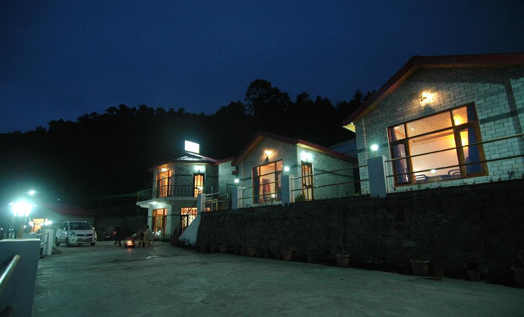 Village Live In Resort Chail Exteriör bild